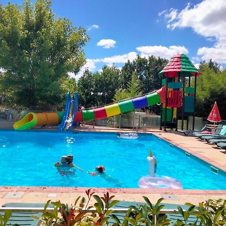 Gasthaus Camping Fontaine Du Roc Devillac Exterior foto