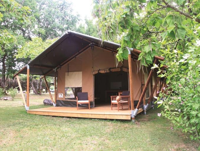 Gasthaus Camping Fontaine Du Roc Devillac Exterior foto