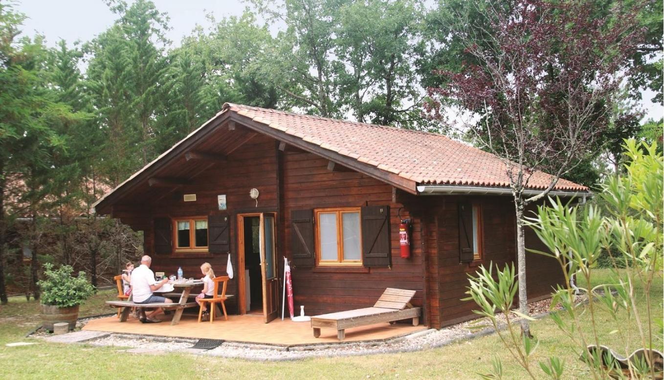 Gasthaus Camping Fontaine Du Roc Devillac Exterior foto