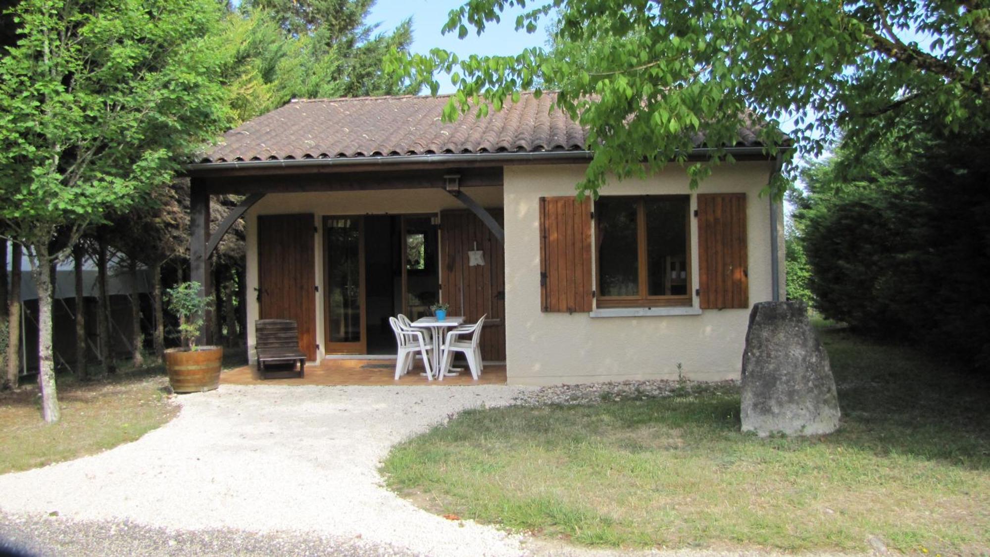 Gasthaus Camping Fontaine Du Roc Devillac Exterior foto