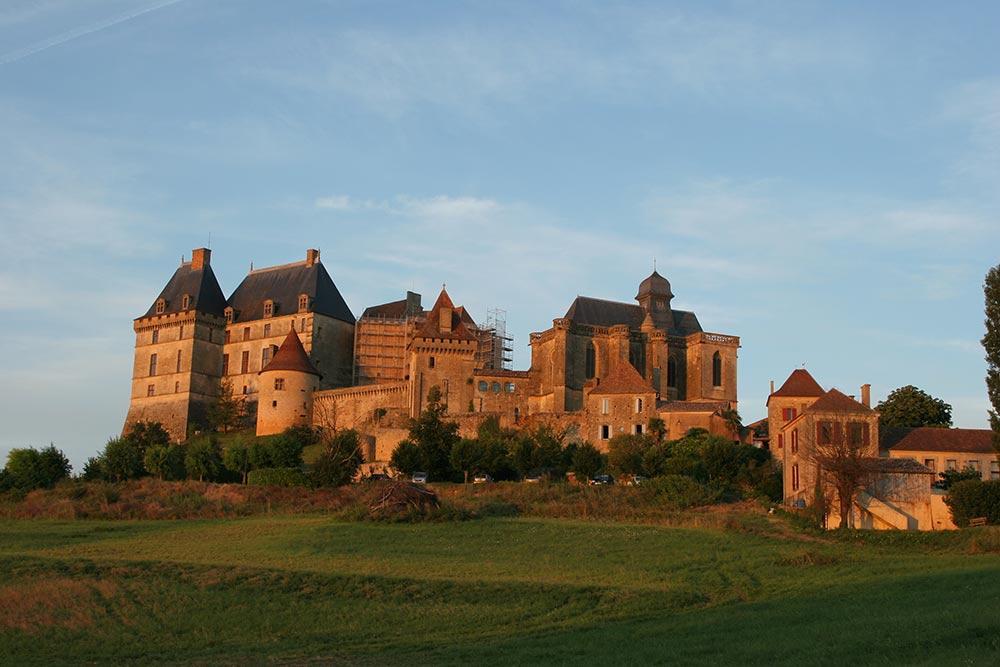 Gasthaus Camping Fontaine Du Roc Devillac Exterior foto